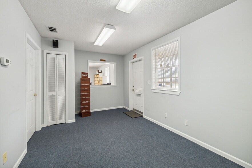 More Photos Of 2762 Dunn Ave, Jacksonville Office For Sale