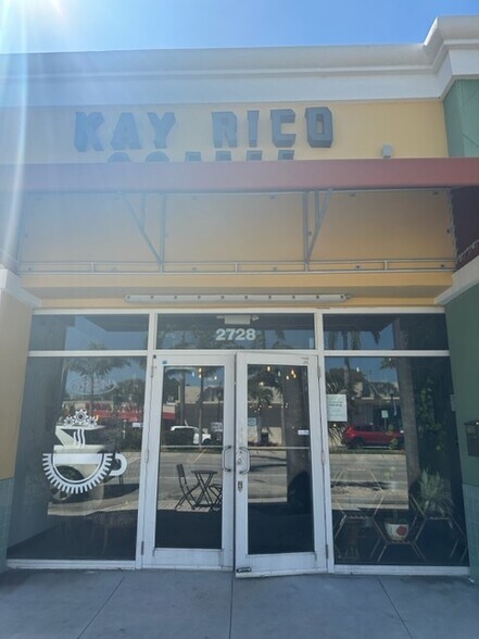 More Photos Of 2724-2728 Hollywood Blvd, Hollywood Storefront For Lease