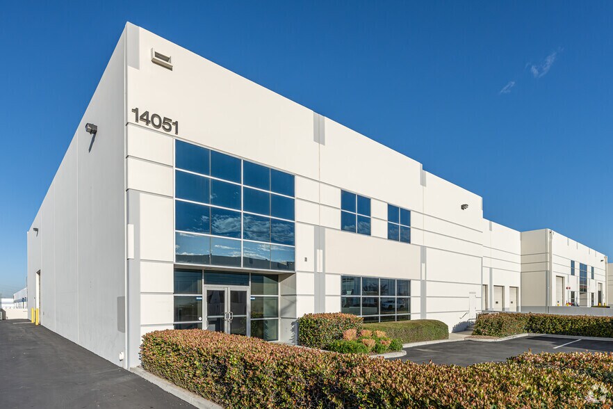 More Photos Of 14051-14055 Stage Rd, Santa Fe Springs Warehouse For Lease