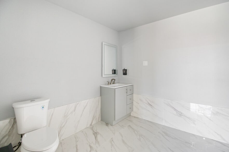 More Photos Of 4554 Auburn Blvd, Sacramento Auto Dealership For Sale