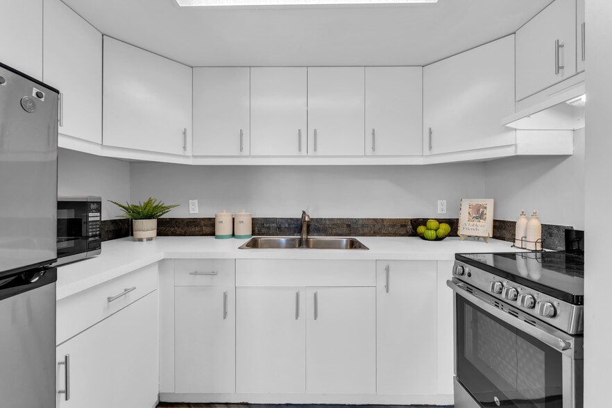 More Photos Of 789 Drake St, Vancouver Apartments For Sale