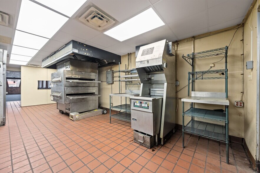 More Photos Of 1301 Gum Branch Rd, Jacksonville Restaurant For Sale