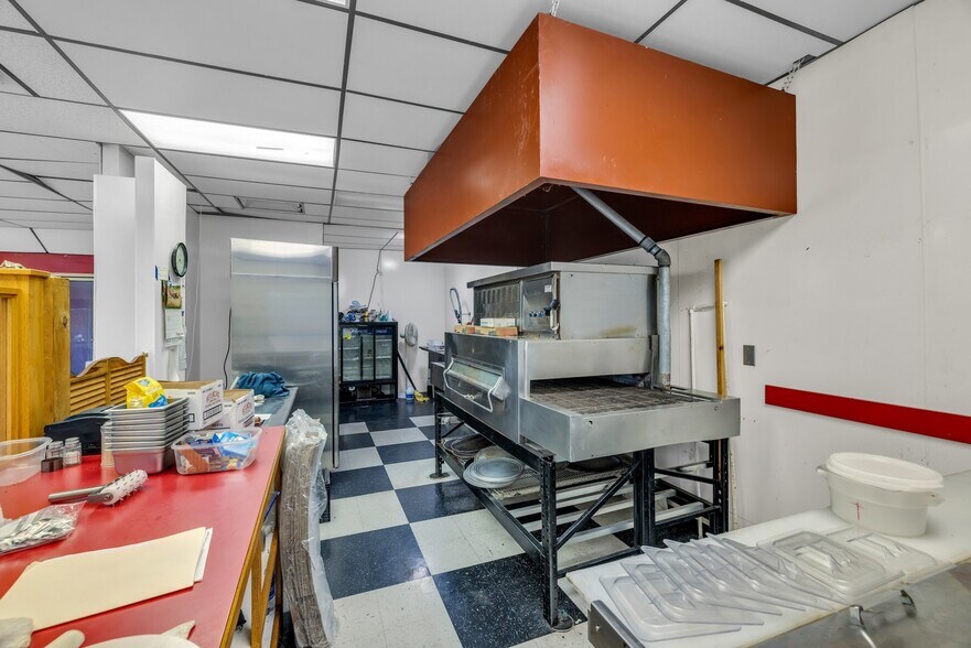 More Photos Of 101 S Main Street, Spavinaw Restaurant For Sale