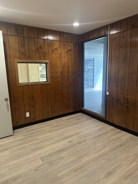 More Photos Of 11420 N Woodside Ave, Santee Warehouse For Lease