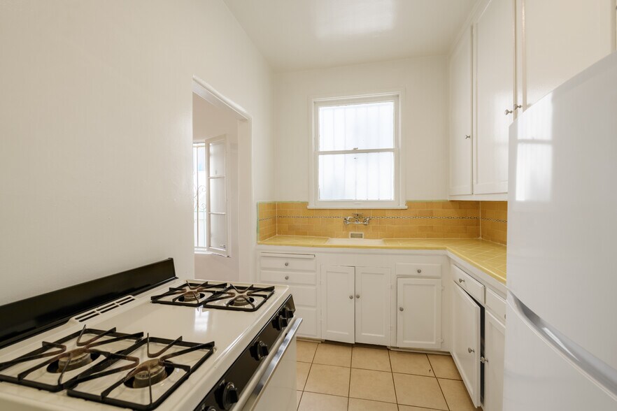 More Photos Of 6017 Whitworth Dr, Los Angeles Apartments For Sale