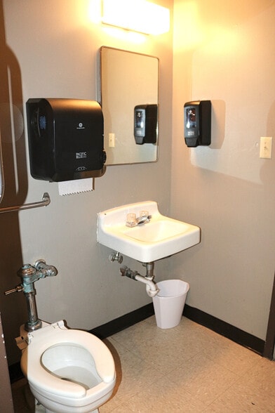 More Photos Of 202 W 3rd St, Hale Center Skilled Nursing Facility For Sale