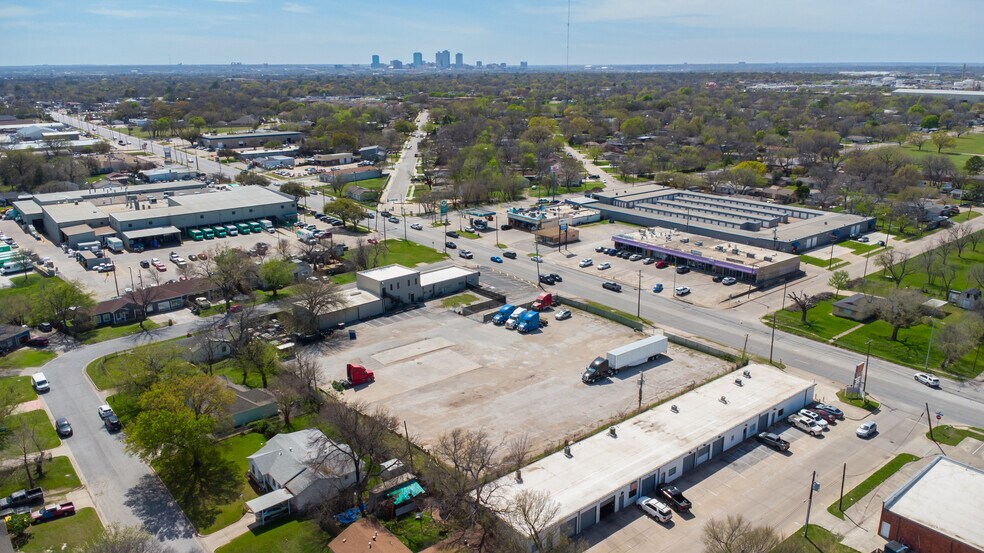 More Photos Of 3330 N Beach St, Haltom City Showroom For Sale