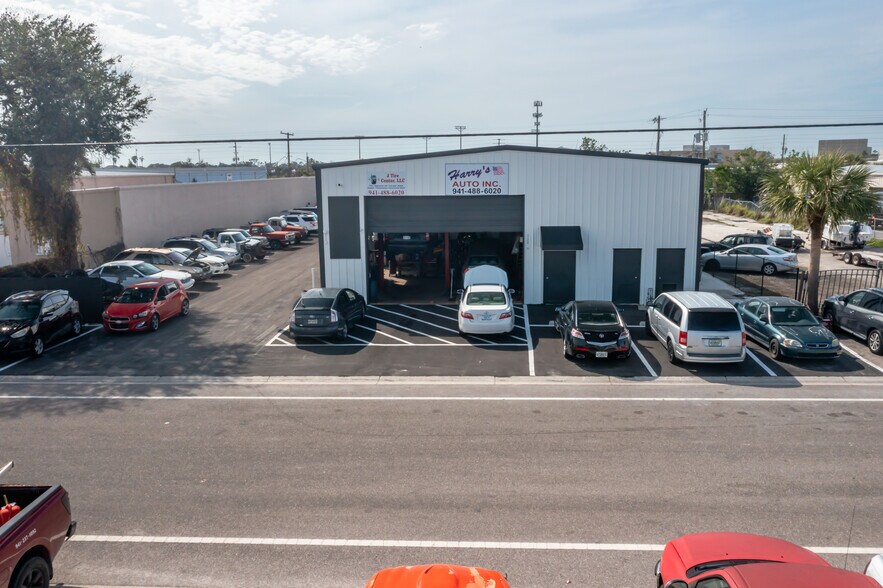 More Photos Of 320 Warfield Ave, Venice Warehouse For Sale