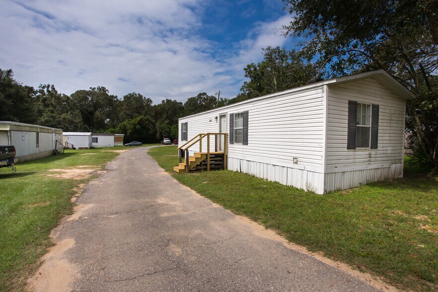 More Photos Of 9771 Guidy Ln, Pensacola Manufactured Housing Mobile Home Park For Sale