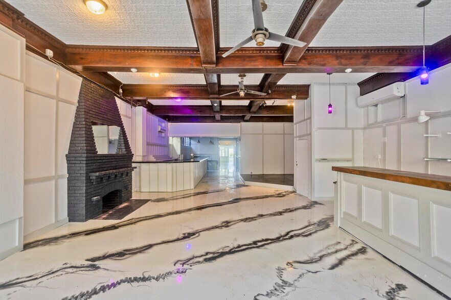 More Photos Of 265 Commercial St, Provincetown Flex For Sale