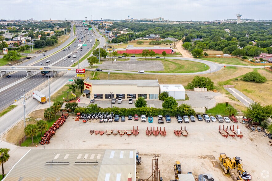 More Photos Of 15273 Interstate 35 N, Selma Freestanding For Lease