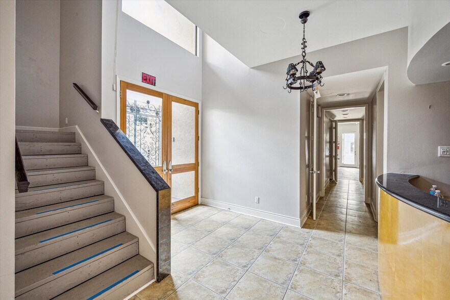 More Photos Of 10 Alabama Ct, Houston Office Residential For Sale