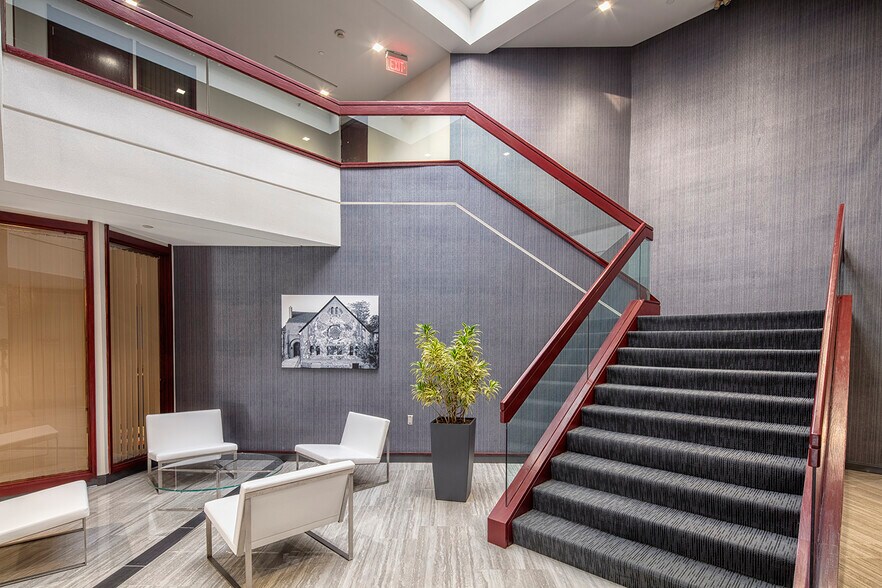 More Photos Of 295 Woodcliff Dr, Fairport Unknown For Lease