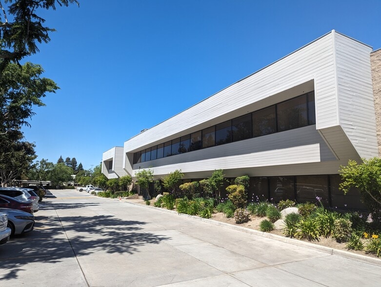 More Photos Of 5100 California Ave, Bakersfield Office For Lease