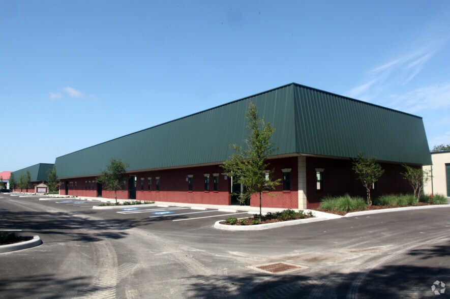 More Photos Of 13377 W Hillsborough Dr, Tampa Unknown For Lease