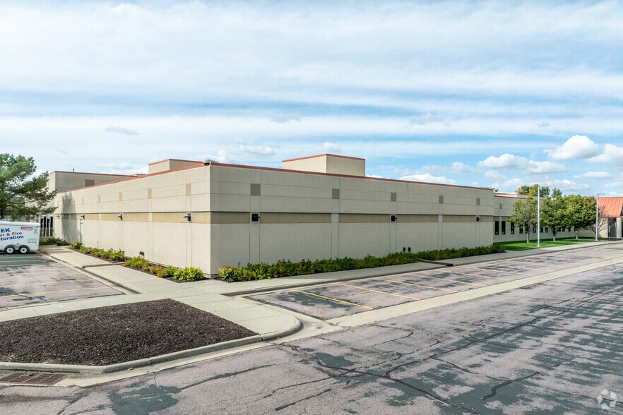 More Photos Of 3901 W 53rd St, Sioux Falls Flex For Sale