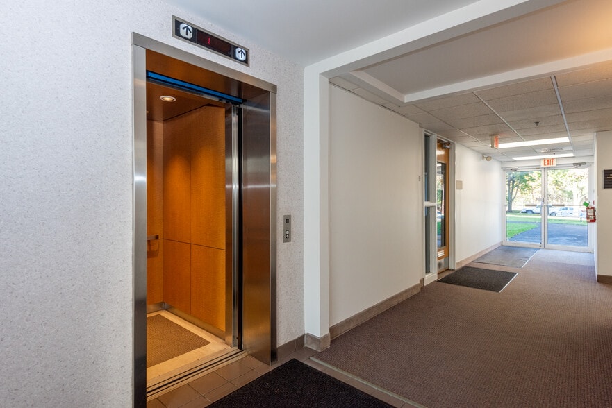 More Photos Of 50 Salem St, Lynnfield Office For Lease