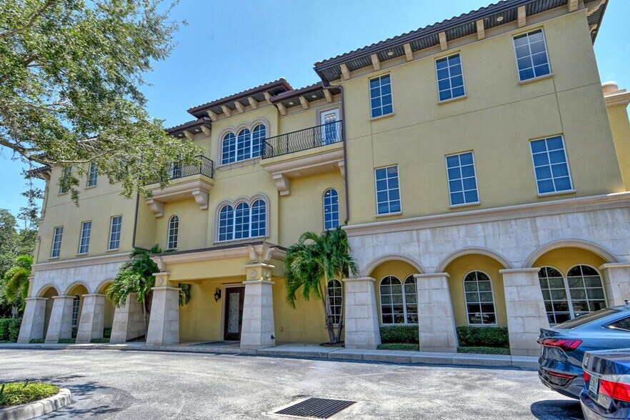 Primary Photo Of 2639 Fruitville Rd, Sarasota Medical For Lease