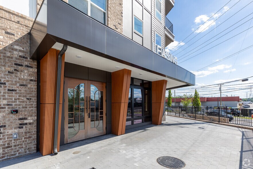 More Photos Of 2500 Bransford Ave, Nashville Apartments For Lease