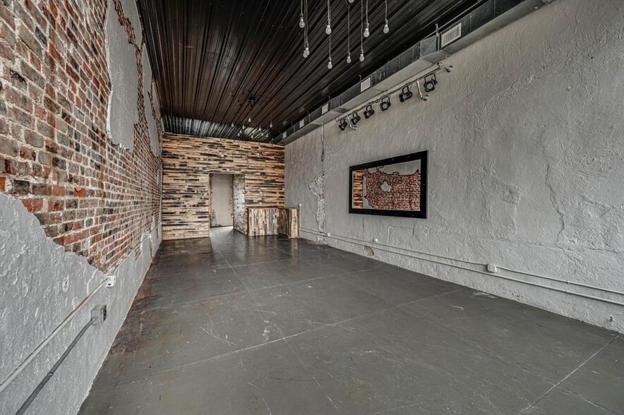 More Photos Of 111 N Main St, Milford Storefront For Sale