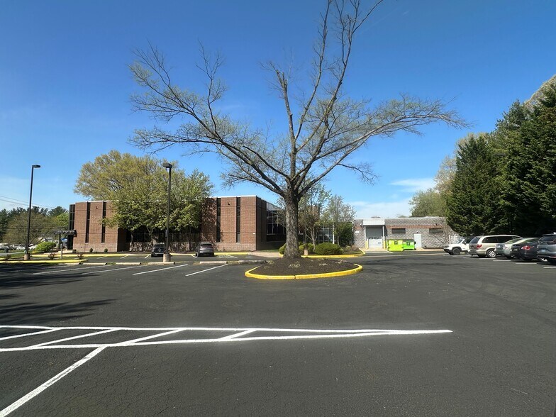 More Photos Of 800 Barksdale Rd, Newark Office For Sale