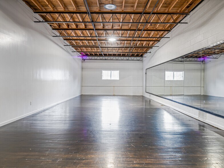More Photos Of 105 W Henderson St, Marion General Retail For Sale