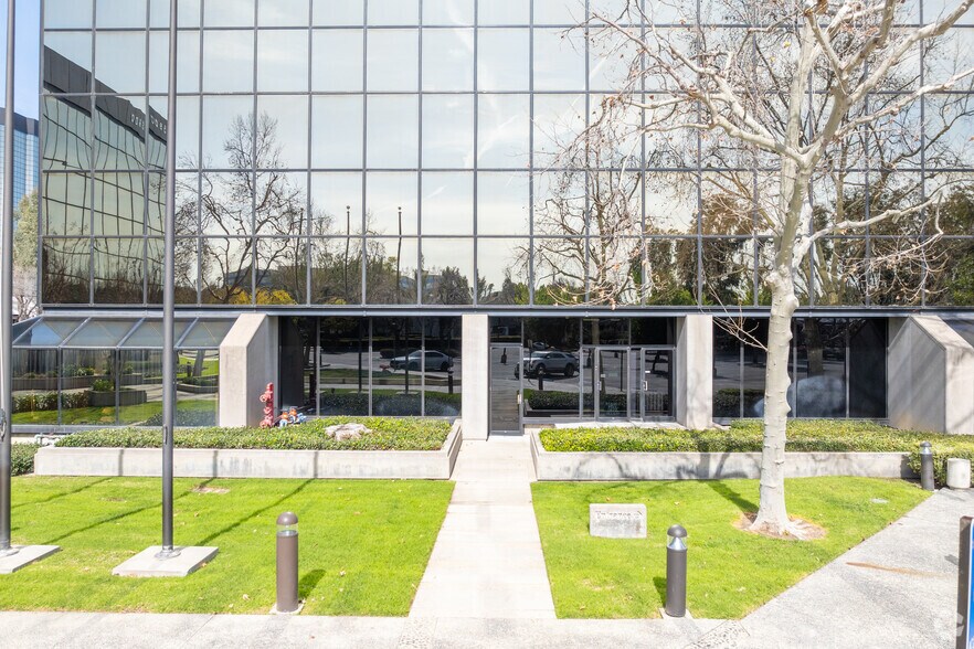 More Photos Of 5950 Canoga Ave, Woodland Hills Office For Lease