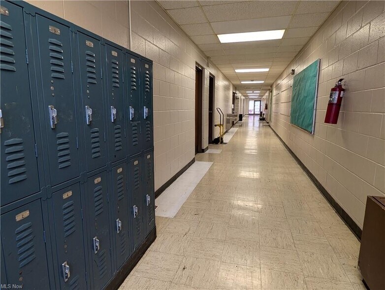 More Photos Of 66 Roosevelt St, Reedy Manufacturing For Sale