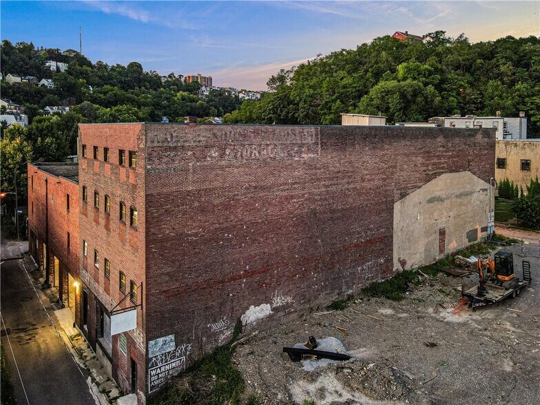 More Photos Of 918 Rickenbach St, Pittsburgh Warehouse For Sale