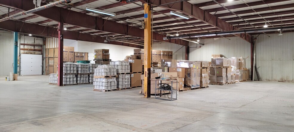 More Photos Of 78 Pth 52 W, Steinbach Distribution For Sale