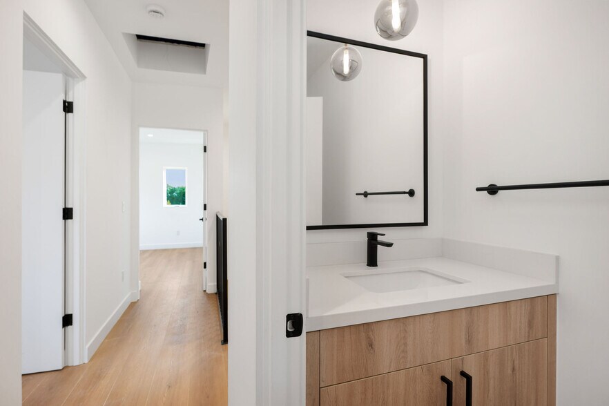 More Photos Of 726 Robinson St, Los Angeles Apartments For Sale