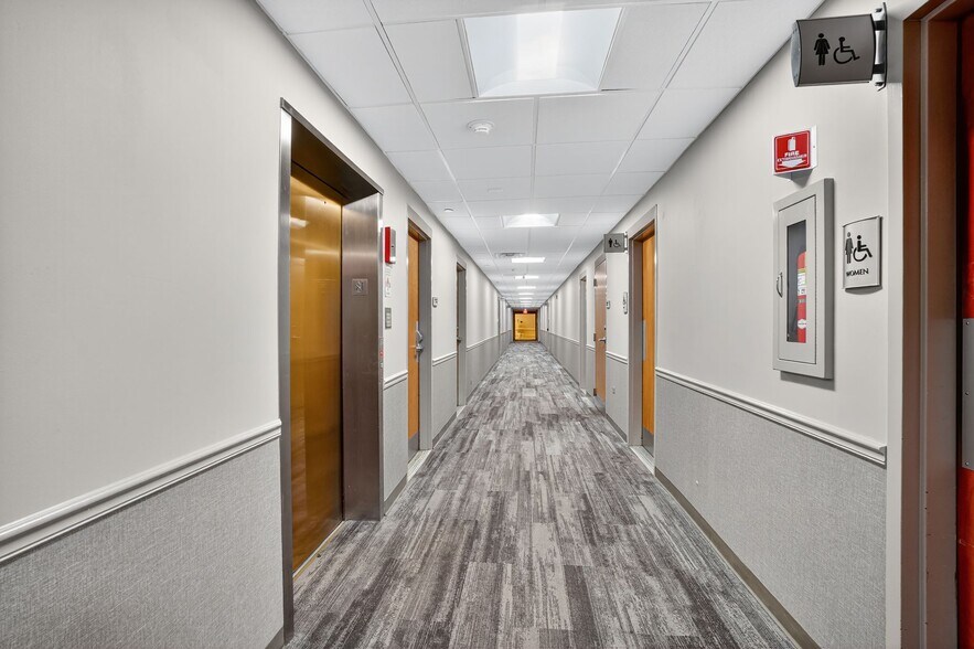 More Photos Of 890 S Garfield Ave, Libertyville Medical For Lease