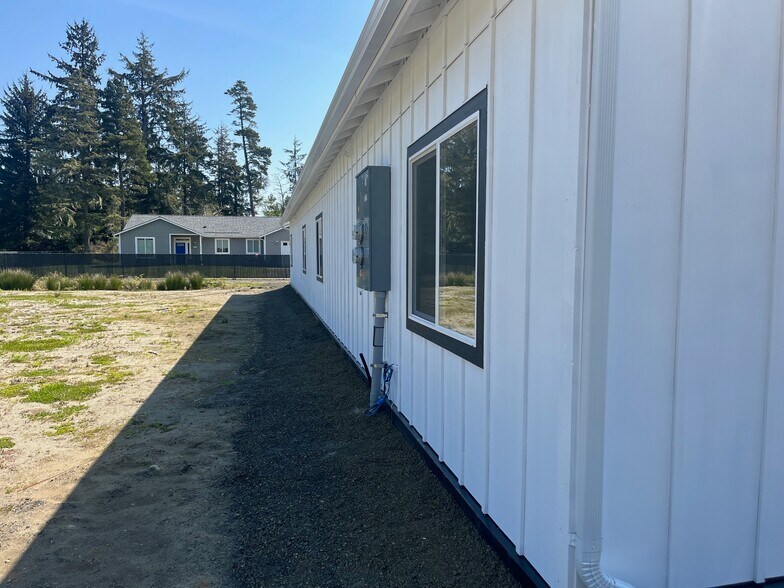 More Photos Of 1306 Melbourne Ct, Westport Multifamily For Sale