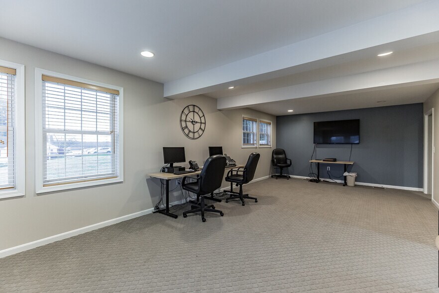 More Photos Of 10425 Southern Maryland Blvd, Dunkirk Medical For Lease