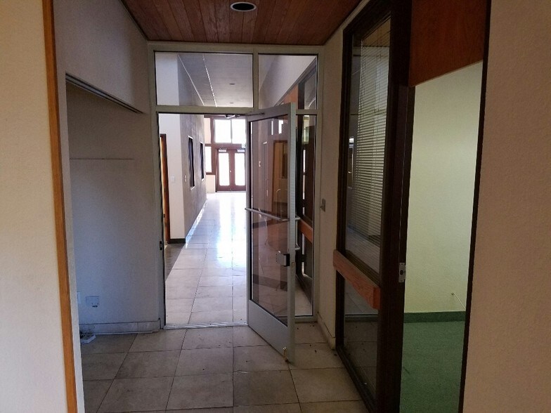 More Photos Of 5040 Edna Ave, Las Vegas Office For Lease
