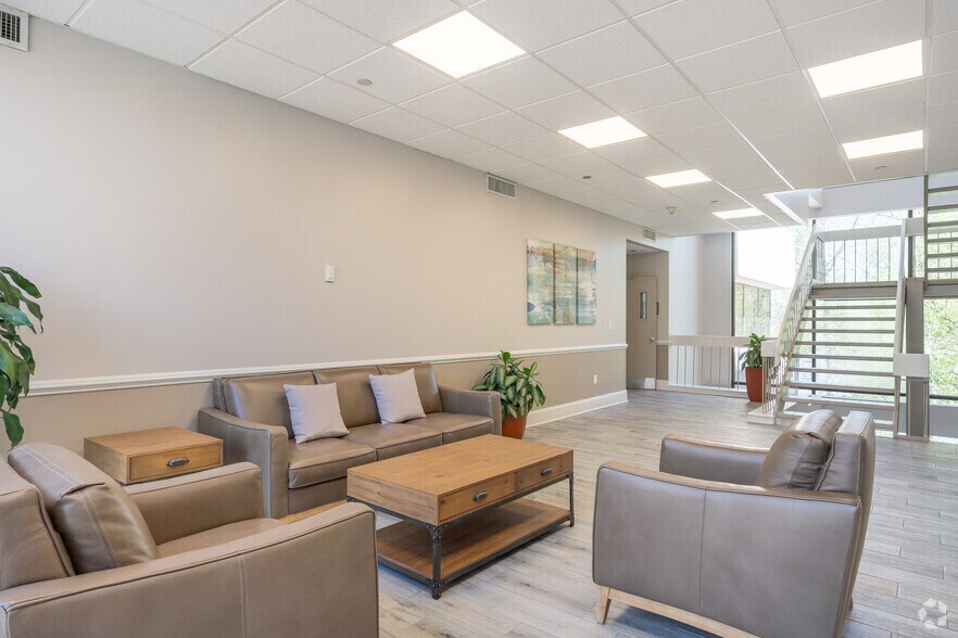 More Photos Of 20 E Clementon Rd, Gibbsboro Office For Lease