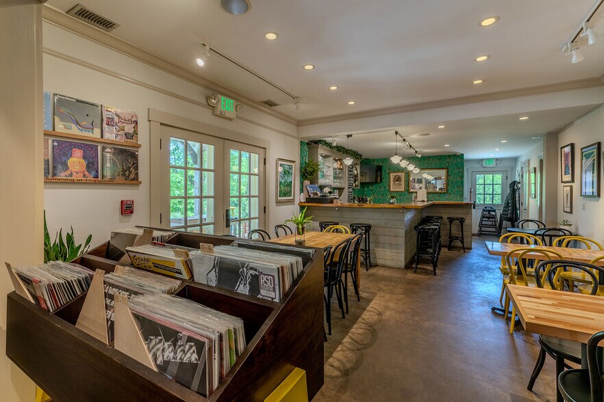 More Photos Of 305 Main St, Peru Restaurant For Sale