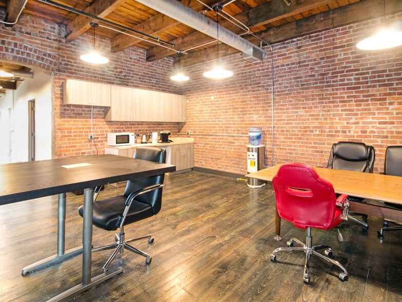 More Photos Of 2630 Charlevoix St, Detroit Office For Sale