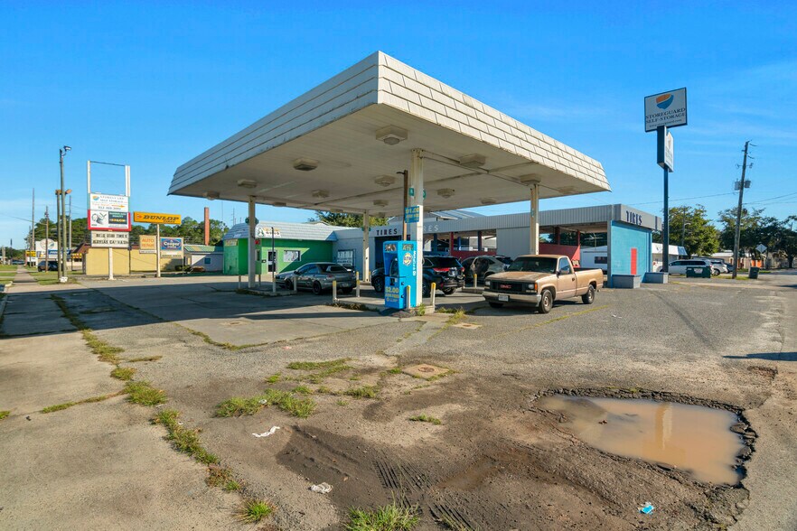 Primary Photo Of 420 W General Screven Way, Hinesville Service Station For Sale