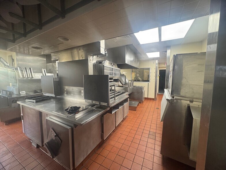 More Photos Of 3220 N Anthony Blvd, Fort Wayne Fast Food For Lease