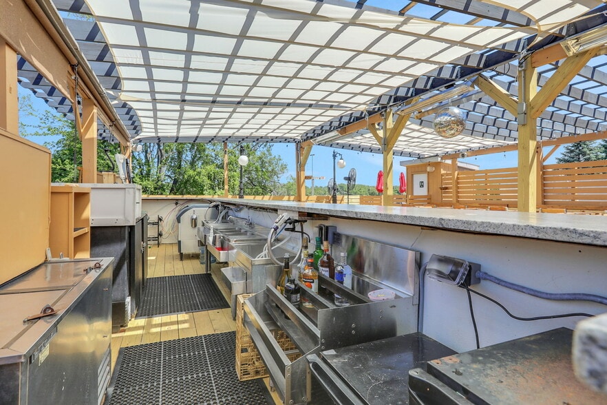 More Photos Of 63 N Front St, Kingston Storefront For Sale