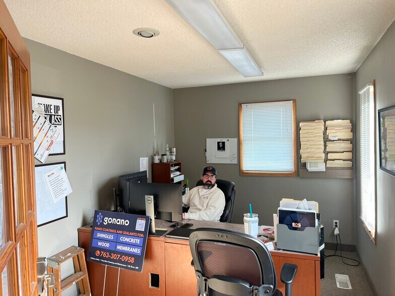 More Photos Of 3095 NW 162nd Ln, Andover Warehouse For Sale