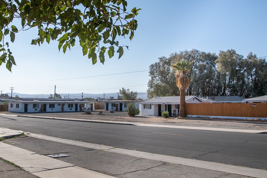 More Photos Of 339 W Church Ave, Ridgecrest Hotel For Sale