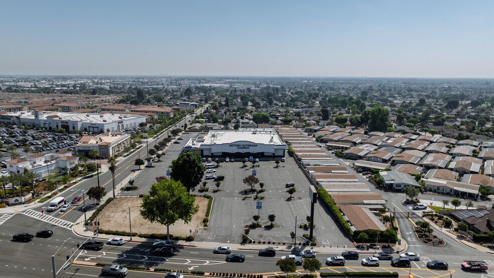 More Photos Of 11750 Whittier Blvd, Whittier Supermarket For Sale