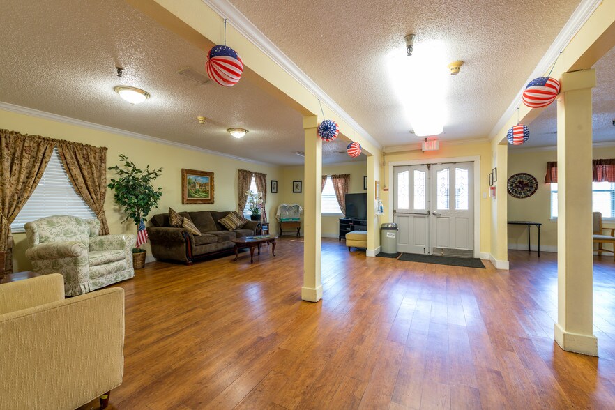 More Photos Of 1606 Nash Ave, Austin Assisted Living For Sale