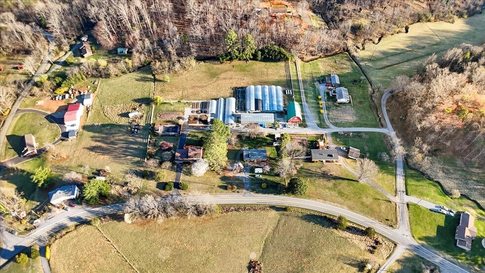 More Photos Of 1356 Coopers Cove Rd, Hardy Specialty For Sale