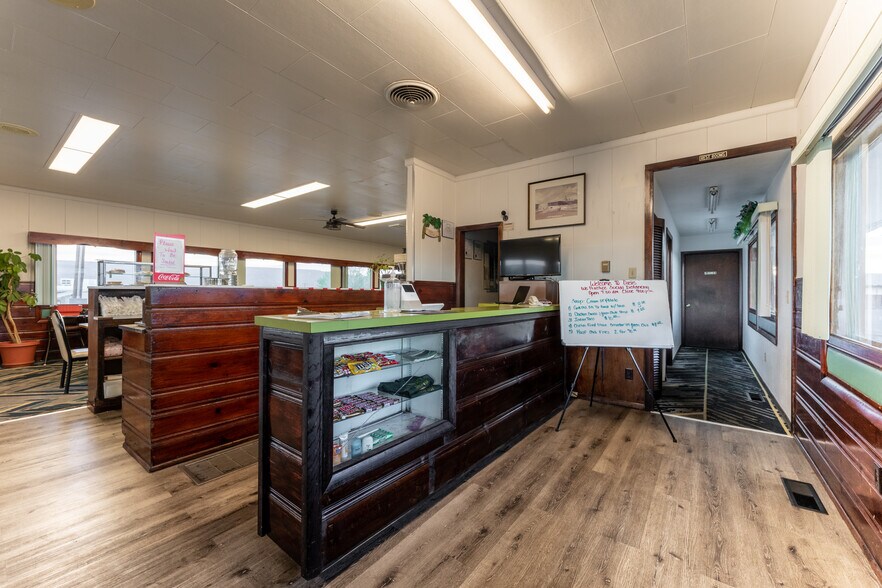 More Photos Of 1445 S 2nd St, Raton Hotel For Sale