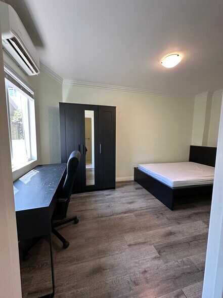 More Photos Of 1161 W 37th Dr, Los Angeles Apartments For Sale