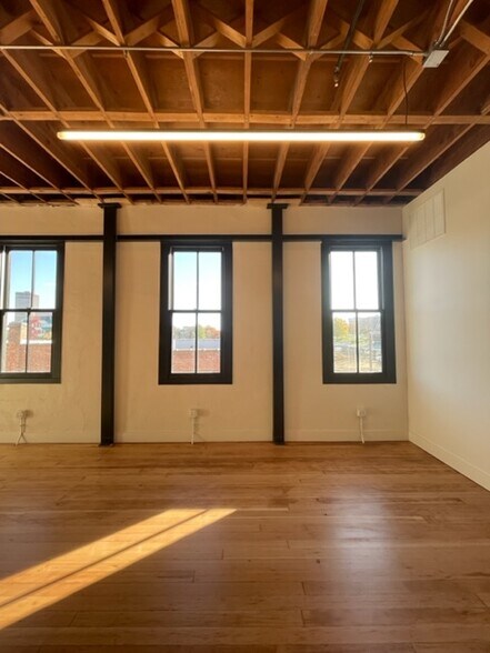 More Photos Of 1201 Keosauqua Way, Des Moines Restaurant For Lease