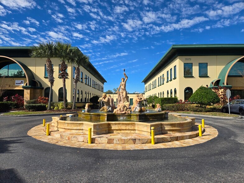 More Photos Of 6881 Kingspointe Pky, Orlando Business Park For Lease